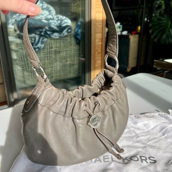 Michael Kors Small Hobo - Picture 1 of 9